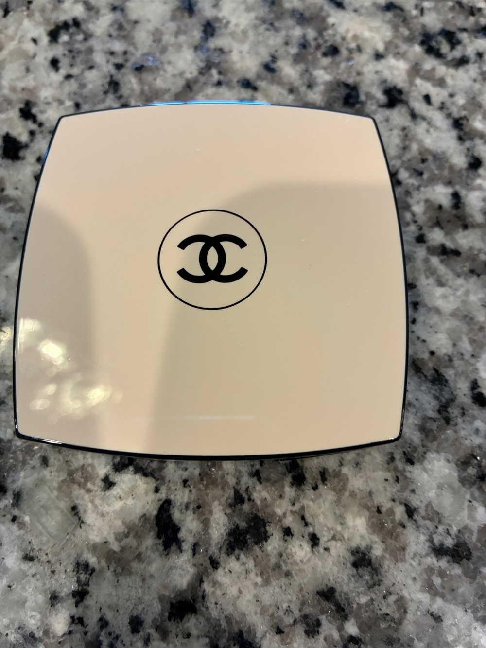 CHANEL Les Beiges Medium Eyeshadow Quintet - Champagne, Bronze, Taupe - Picture 3 of 3